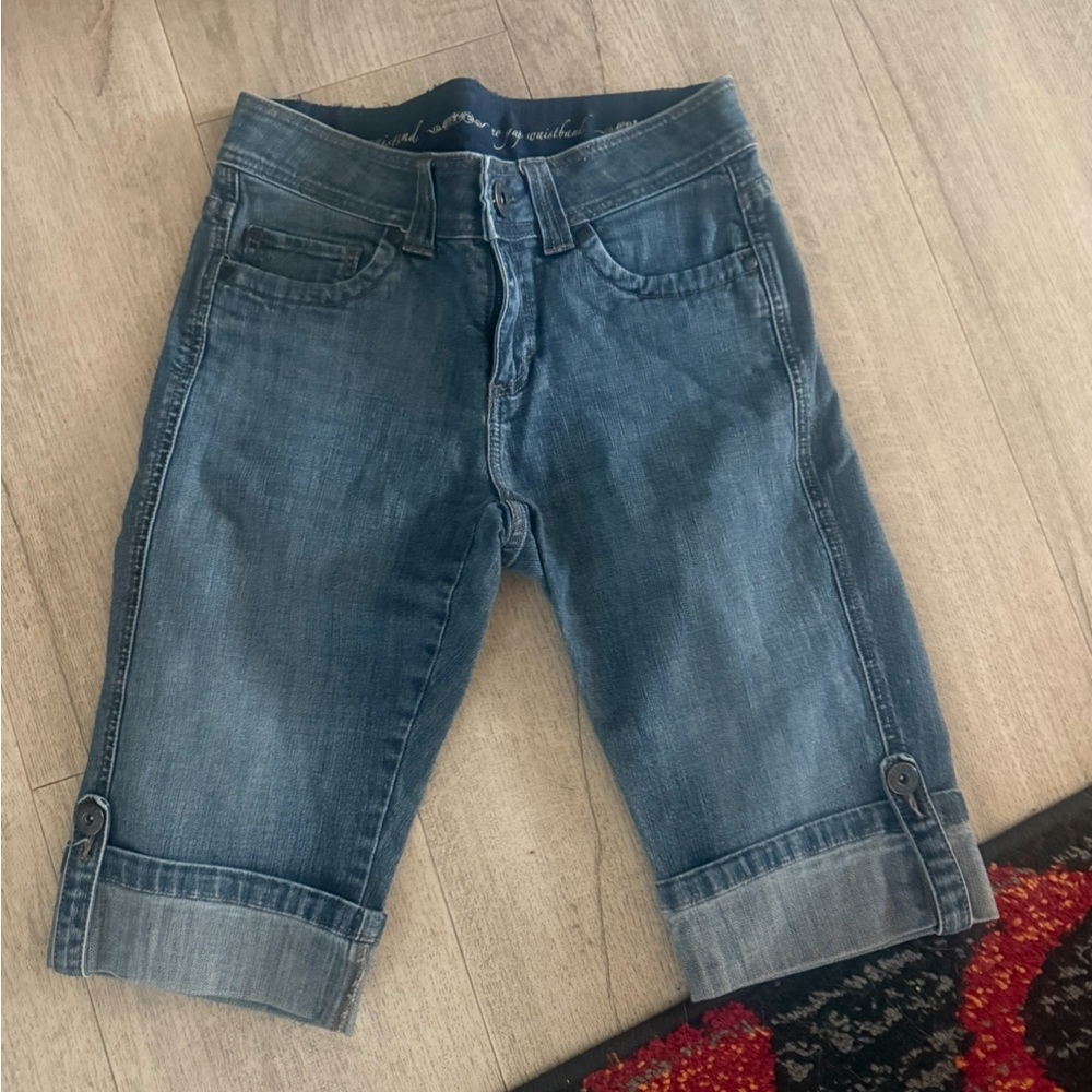 True Lee Denim shorts size 4 like new Bermuda style